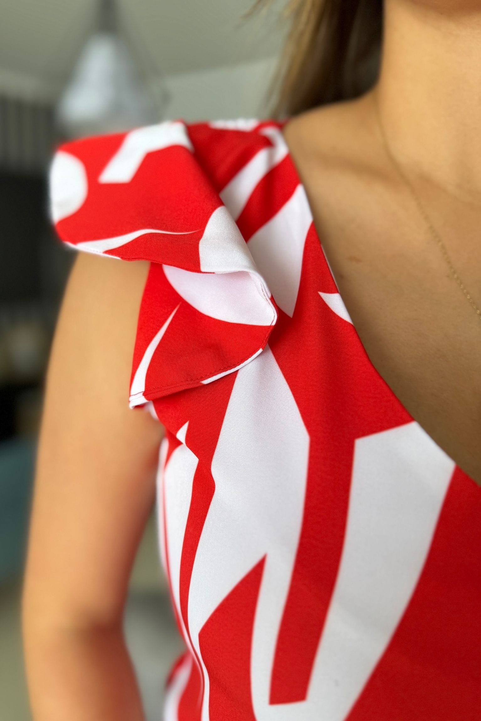 Blusa Bali rojo abstracto - Image 3