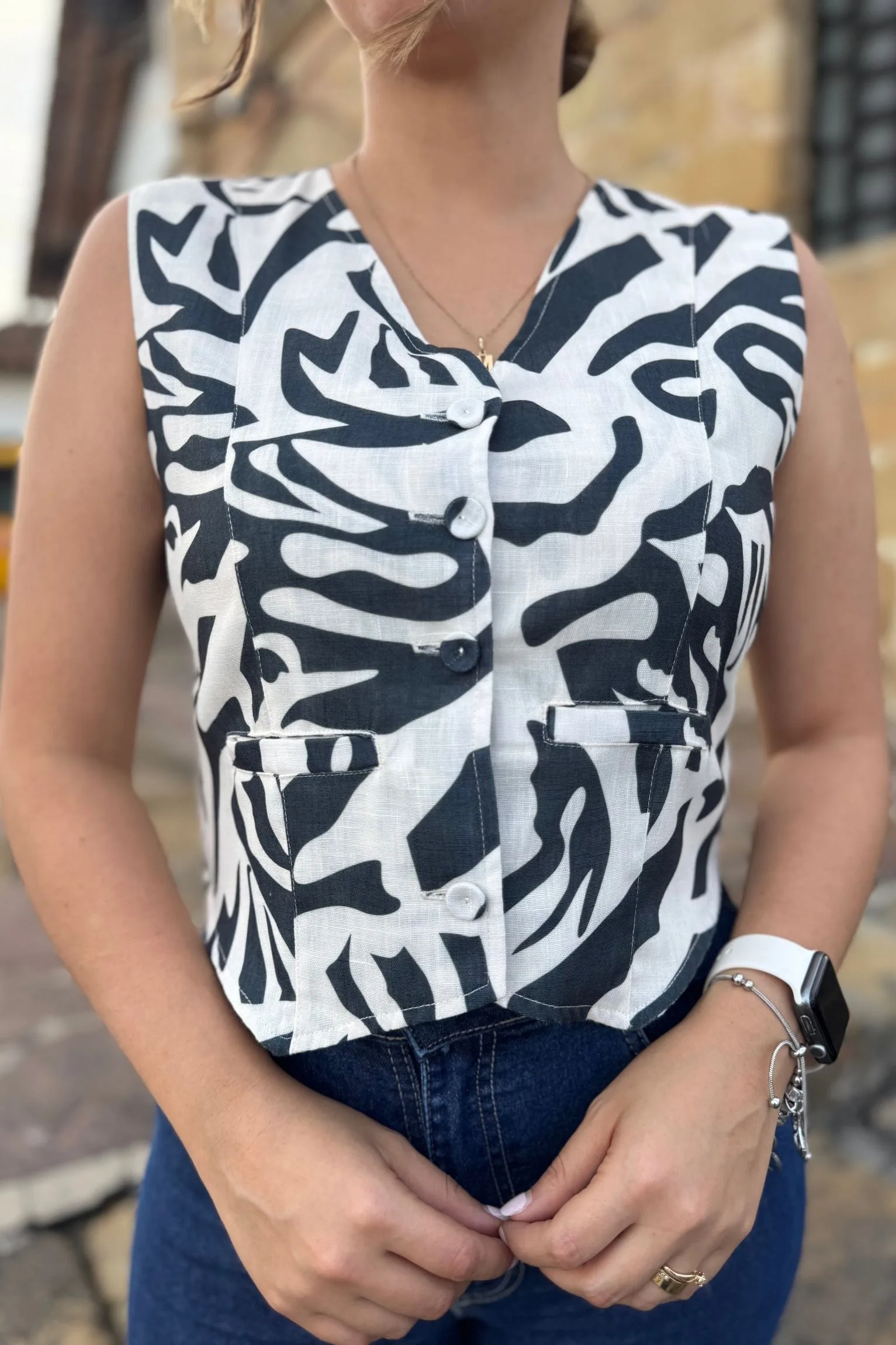 Chaleco Versalles negro beige - Image 2