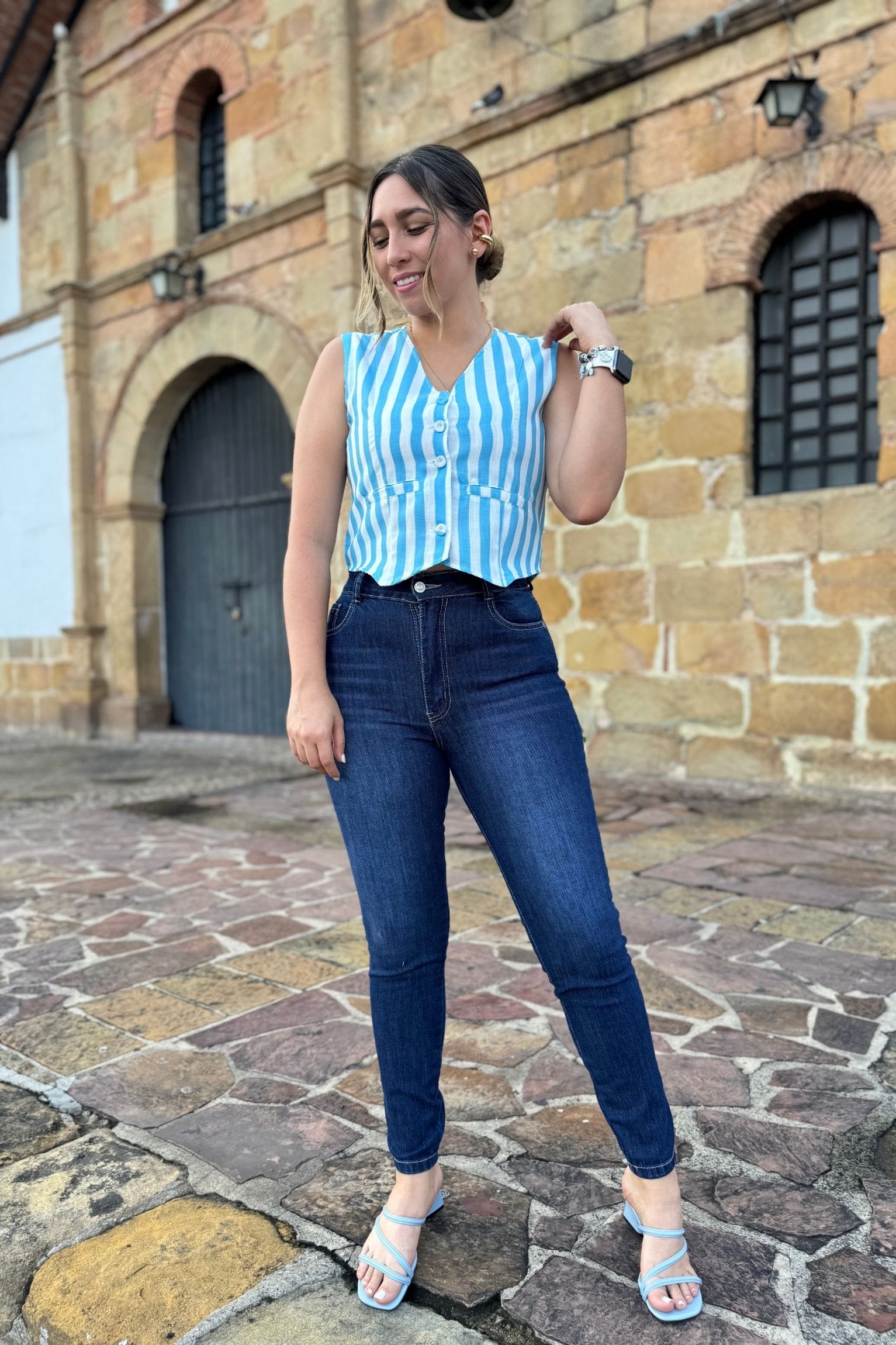 Chaleco Versalles lineas celeste - Image 2