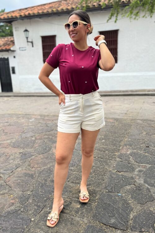 Camiseta vinotinto corazón blanco