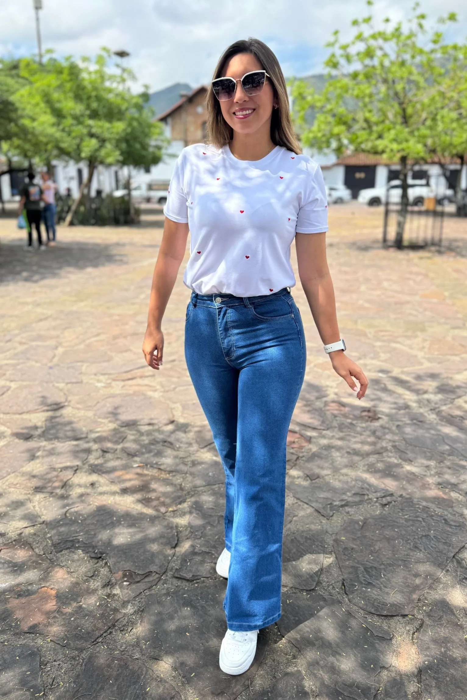 Camiseta blanca corazon rojo