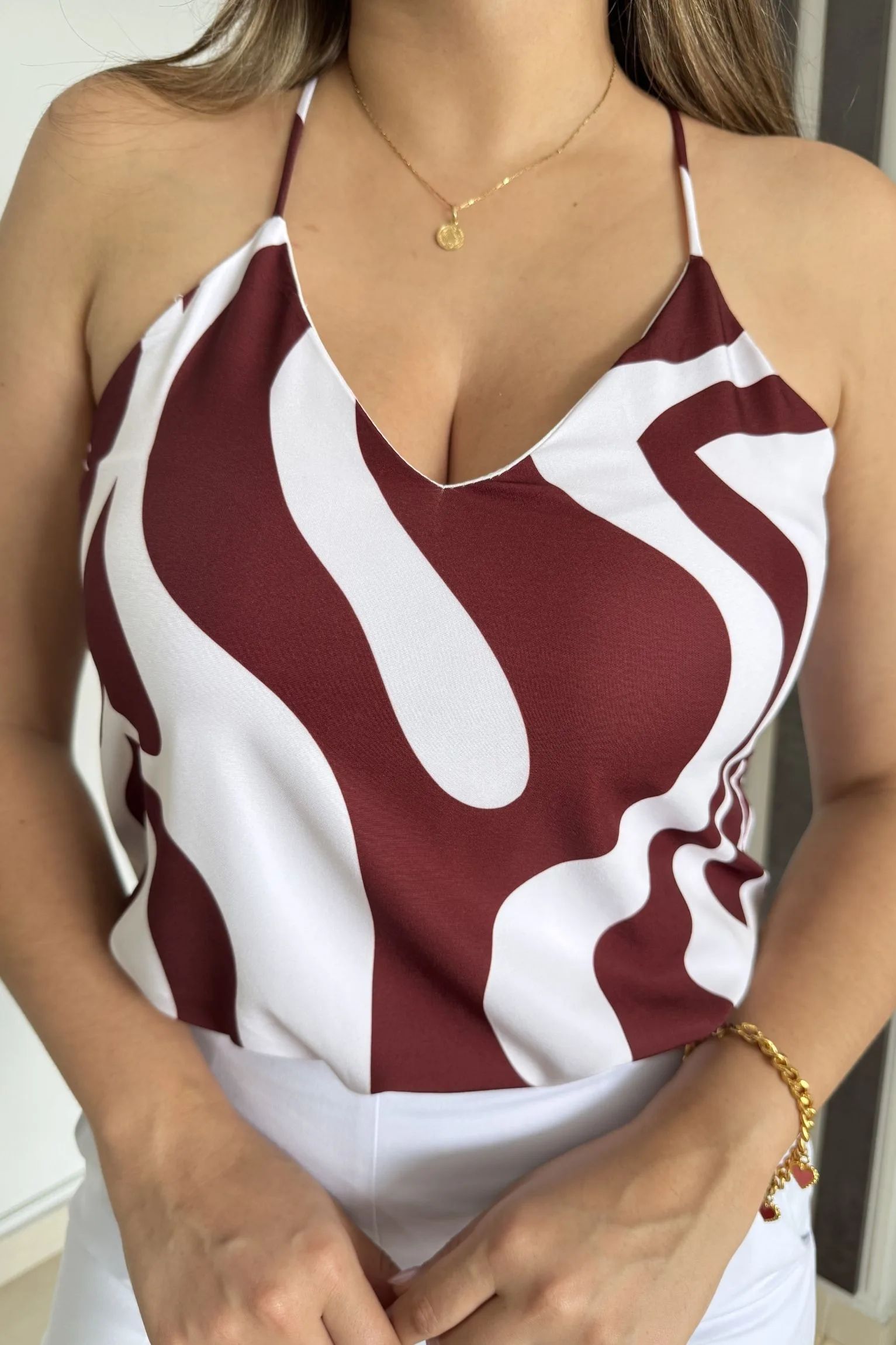 Blusa basica blanca vino - Image 3