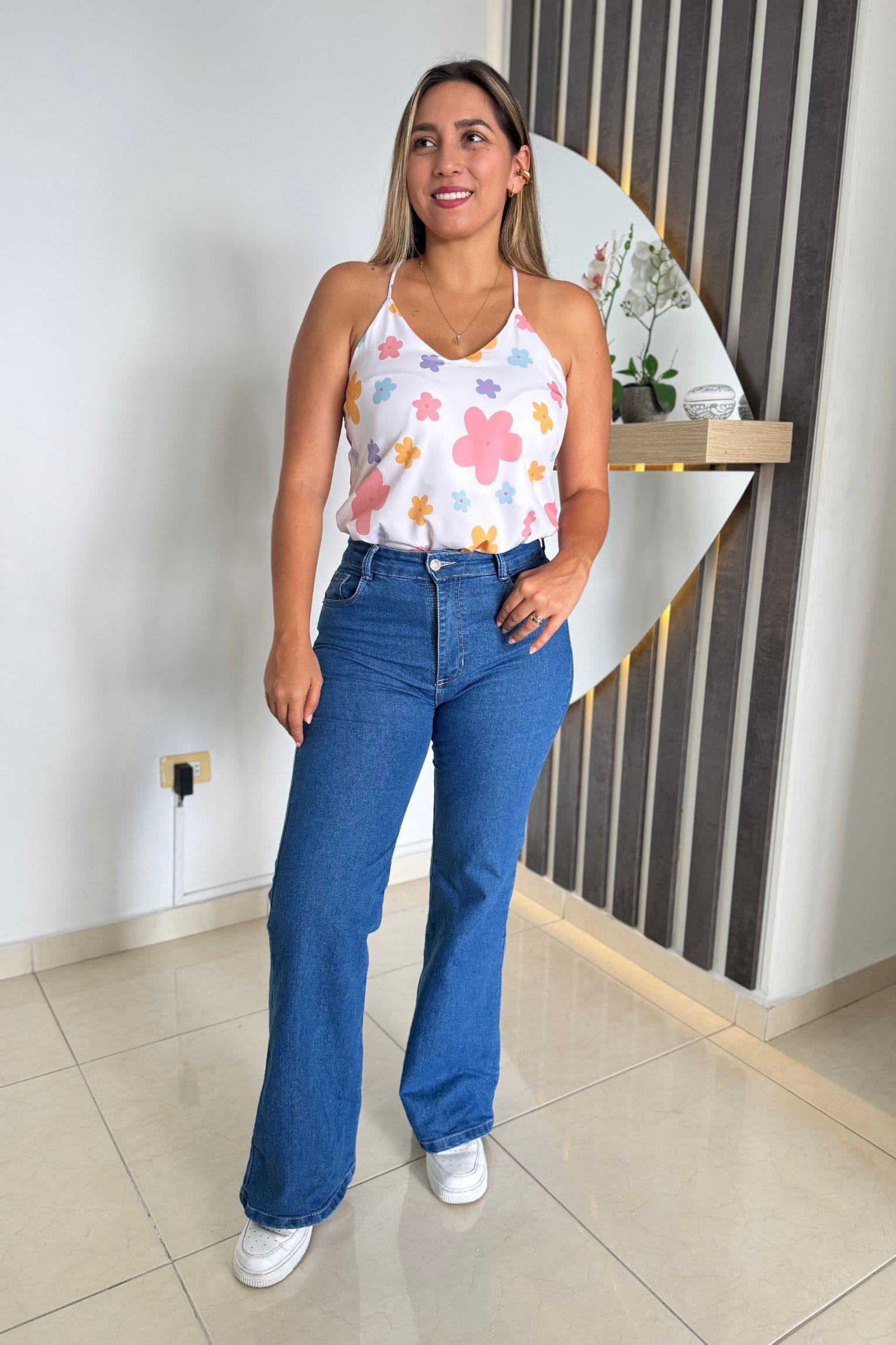 Blusa Básica Flores. - Image 2